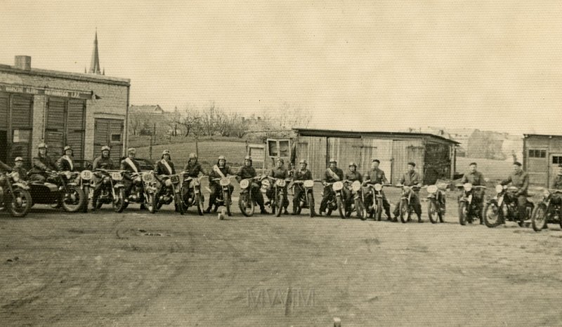 KKE 4337.jpg - Motocrossy z udziałem Tadeusza Giedrojcia.